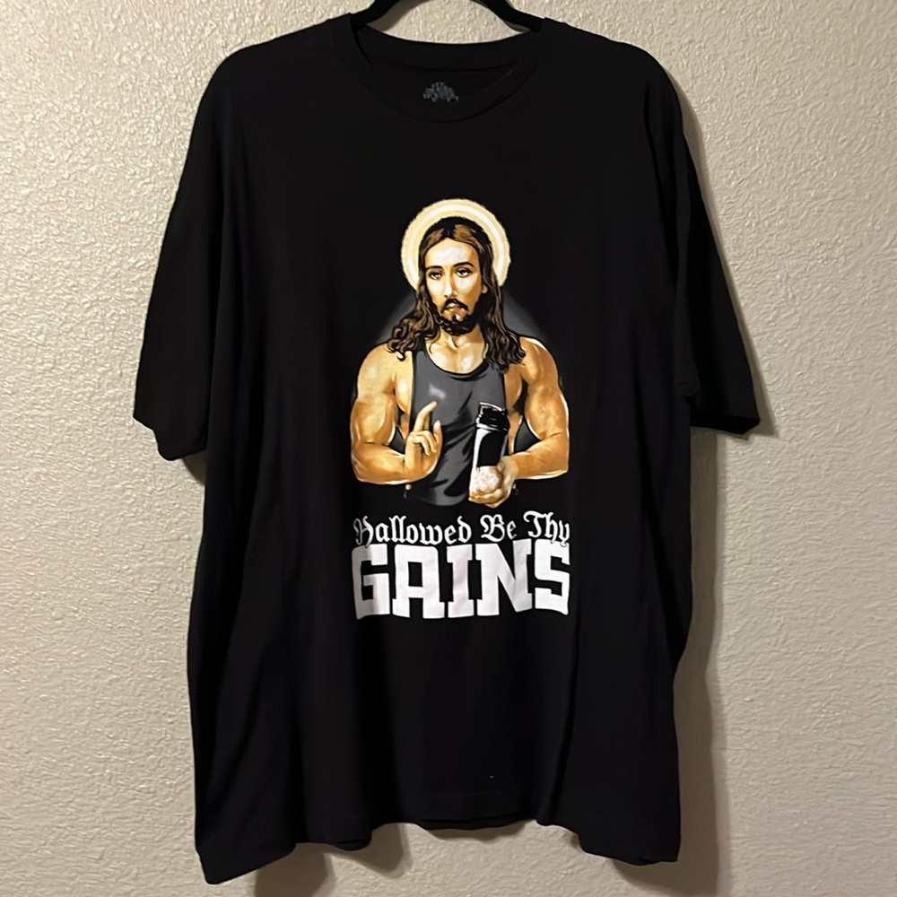 Mens T shirt Hallowed be thy Gain NWOT